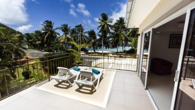 Varanda de um quarto do Villa Kayola - Self Catering, hotel com bom preço em Seychelles.