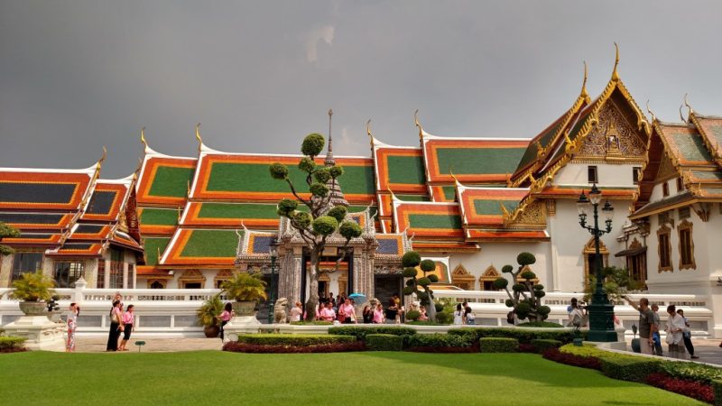 Clique na foto para reservar um tour entre os templos de Bangkok!