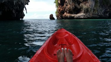 Passeio de caiaque em Railay Beach, Krabi, Tailândia.