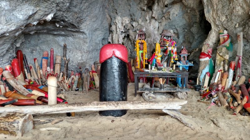 Caverna dos Pintos em Railay Beach, Krabi, Tailândia.