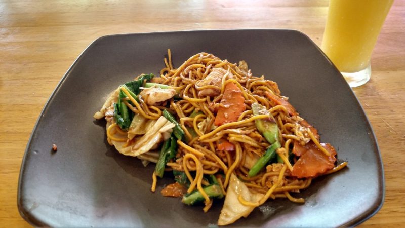 Foto do prato Pad Thai, um dos exemplares da comida exótica da Tailândia.