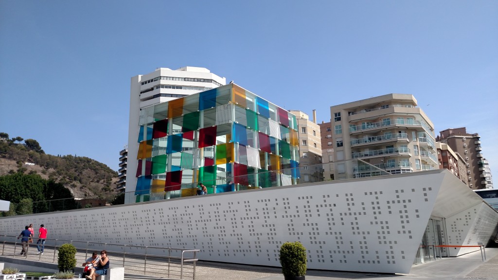Prédio do Museu Pompidou, em Málaga, na Espannha.