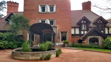 Fachada do L´Auberge, um dos melhores lugares para comer em Punta del Este, Uruguai.