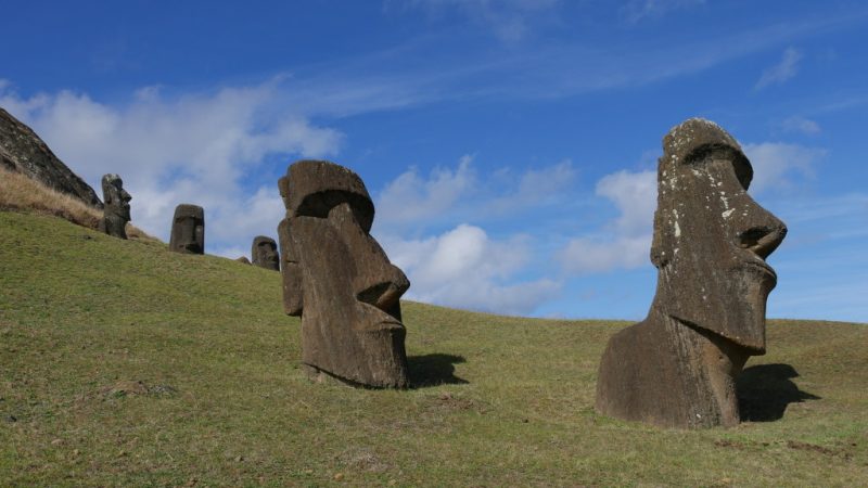 Moais, as icônicas esculturas da Ilha de Páscoa.