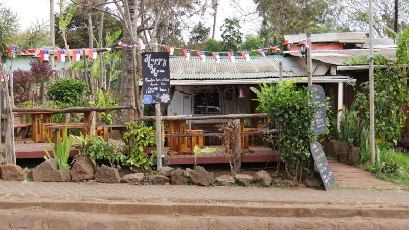 Fachada de pequeno bar/restaurante no centrinho de Hanga Roa, na Ilha de Páscoa, no Chile.