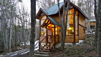 Clique na foto e saiba mais sobreo Aldea Nevada Cabanas, hotel em Ushuaia, Argentina.