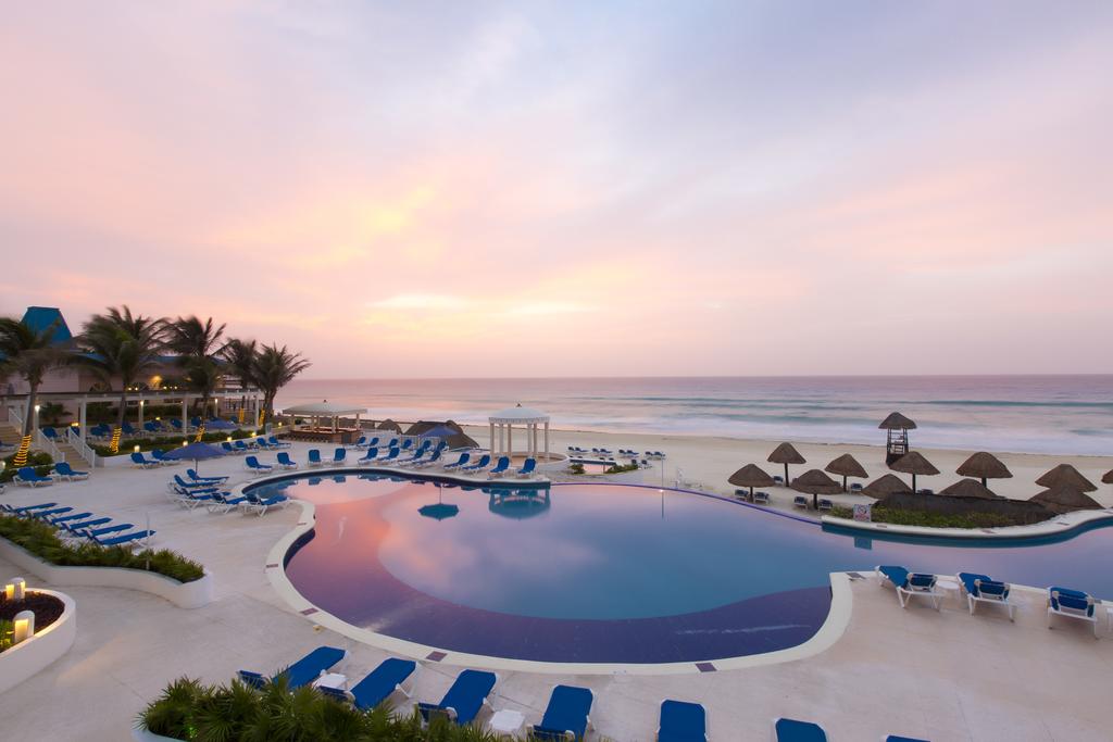 Clique na foto e saiba mais sobre Golden Parnassus Resort & Spa All Inclusive, em Cancun, no México.