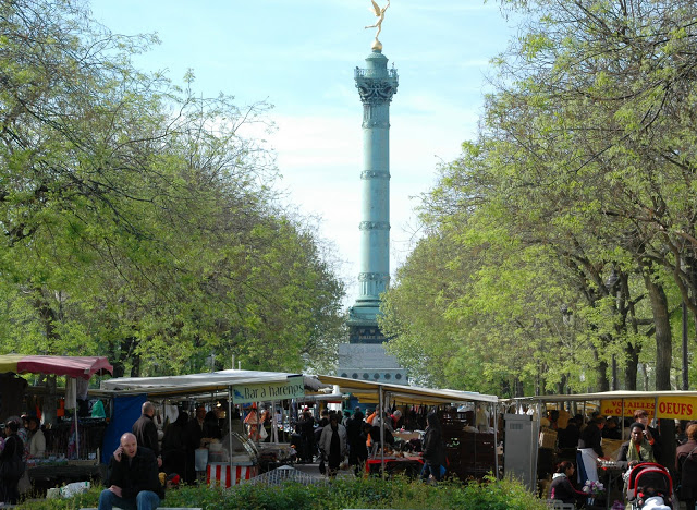 Marché Bastille, uma das mais famosas feiras de Paris, na França.