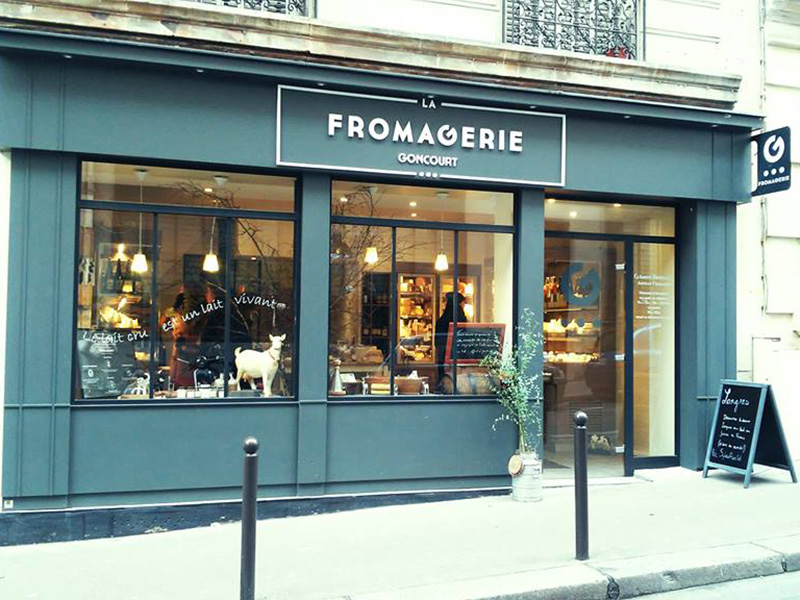 Entrada de uma fromagerie, loja de queijo, em Paris, na França.