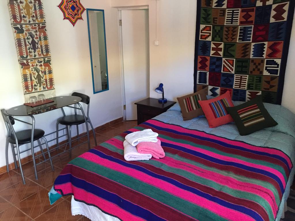 Clique na foto e faça sua reserva no Hostel Campo Base, no Deserto de San Pedro de Atacama, no Chile.