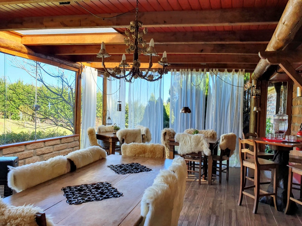 Interior do restaurante Sabores da Querencia, em Cambará do Sul