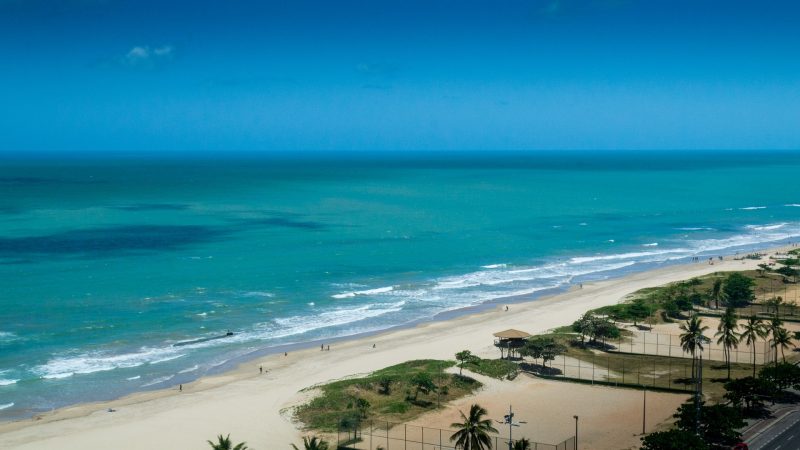 Vista aérea da Orla da Praia da Pina, em Recife.