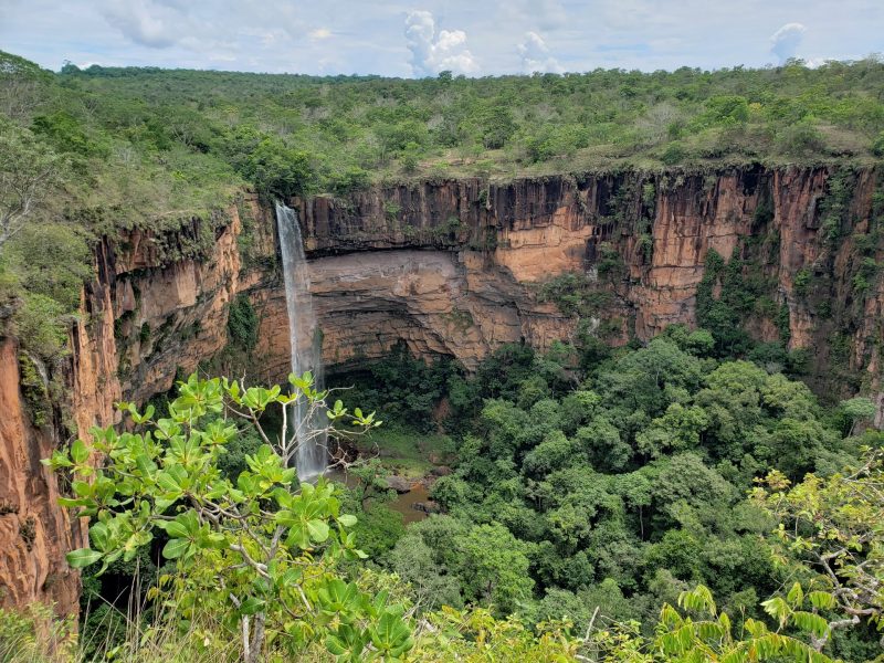 Cachoeira Véu de Noiva, na Chapada dos Guimarães, no Mato Grosso.