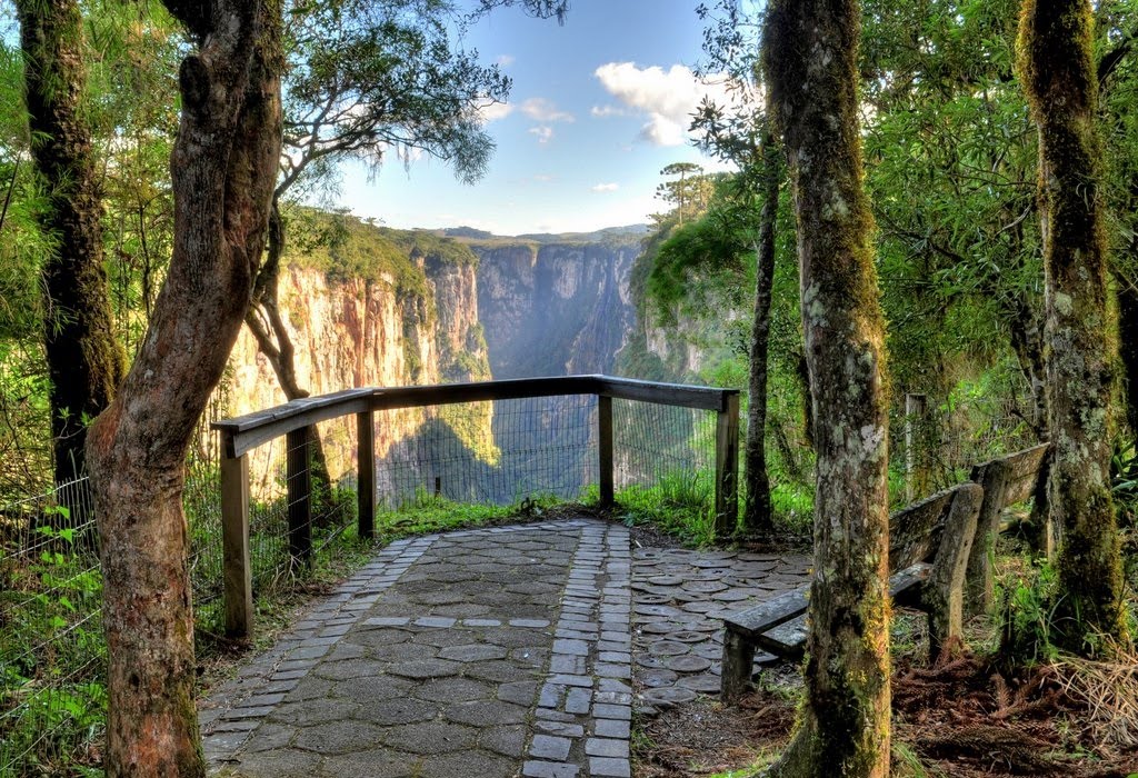 Mirante para um dos cânions de Cambará do Sul