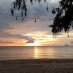 Entardecer na praia de Ko Lanta, na Tailândia.